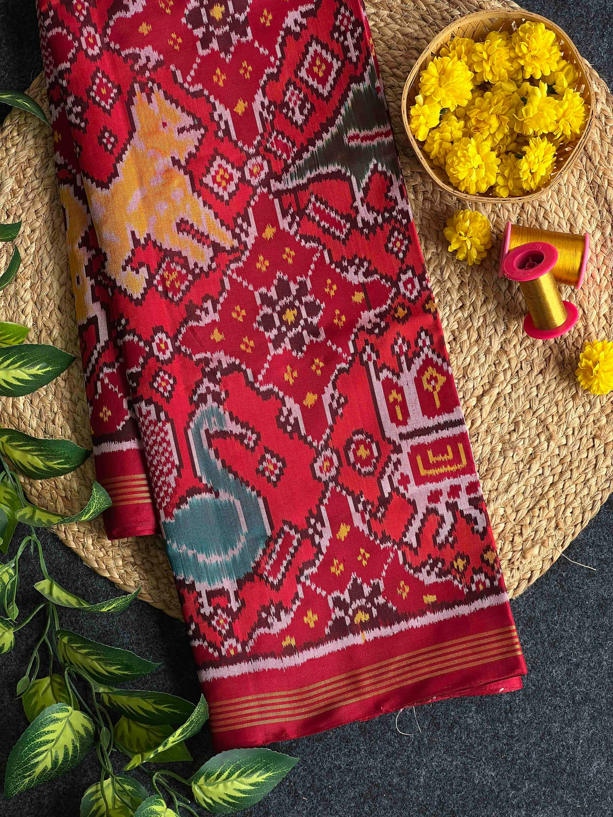 Exclusive 8 figures design with flowers Pallu patola silk sarees