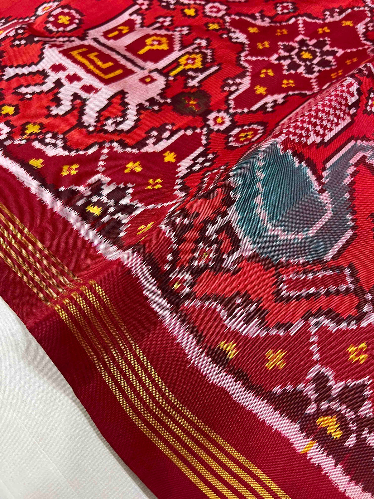 Exclusive 8 figures design with flowers Pallu patola silk sarees