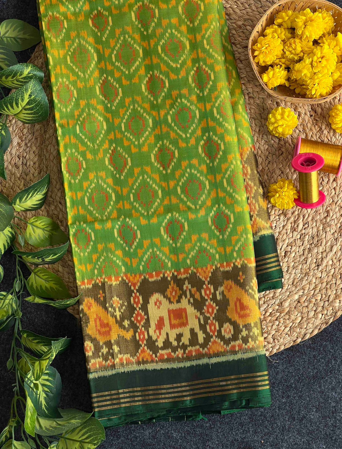 Light Green with dark Green daliya Bhat design single ikkat Patola silk Saree