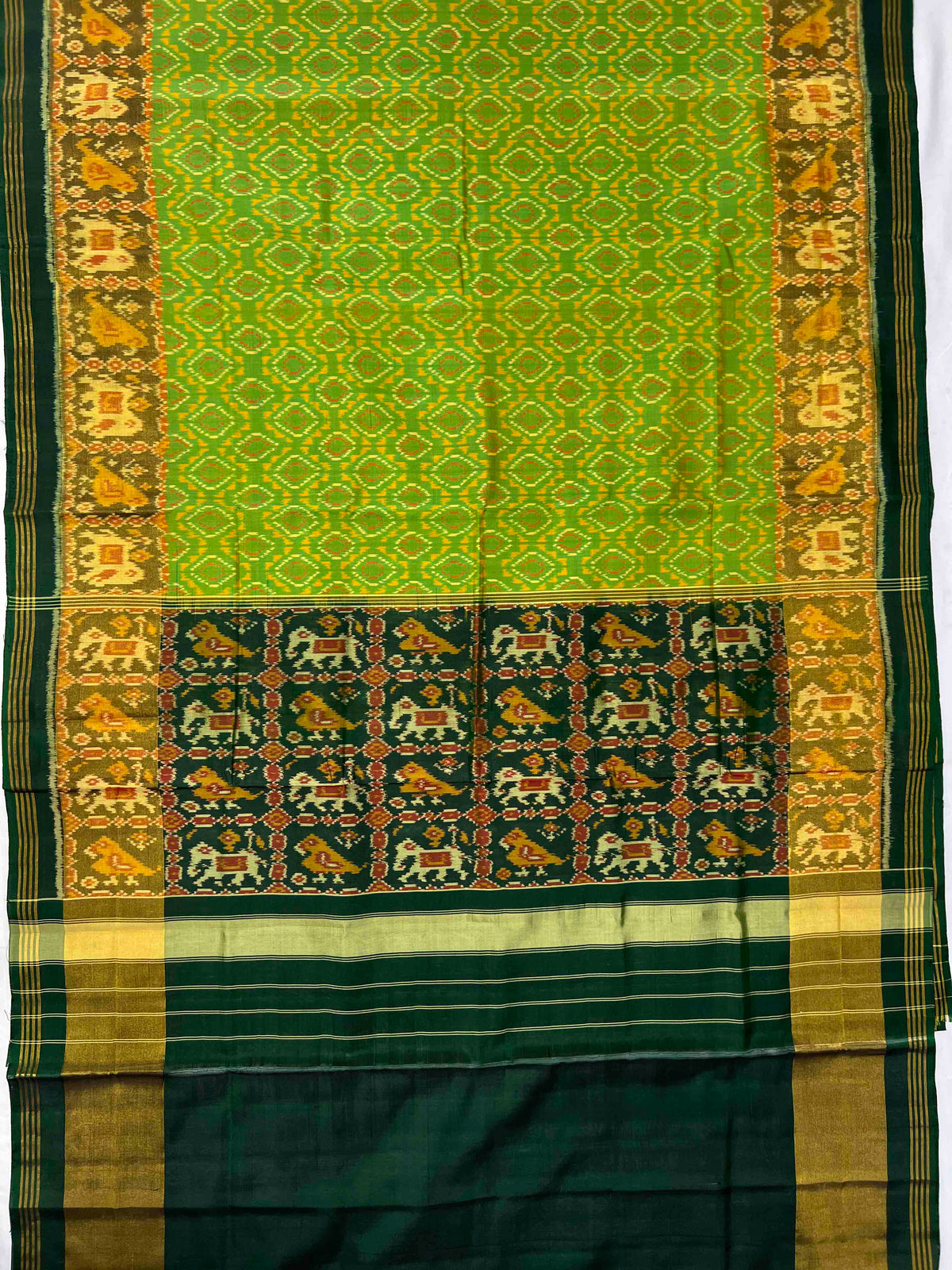 Light Green with dark Green daliya Bhat design single ikkat Patola silk Saree