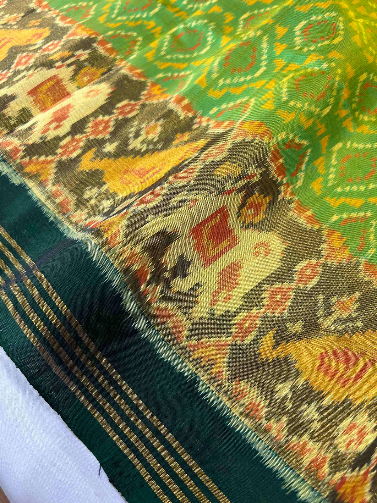 Light Green with dark Green daliya Bhat design single ikkat Patola silk Saree
