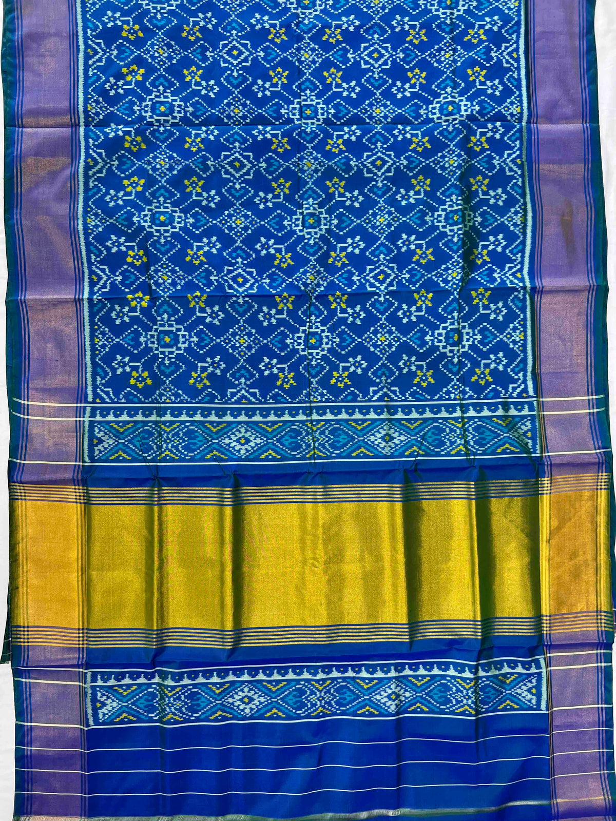 Beautiful Navratan with manekchok design Single ikkat patola silk saree