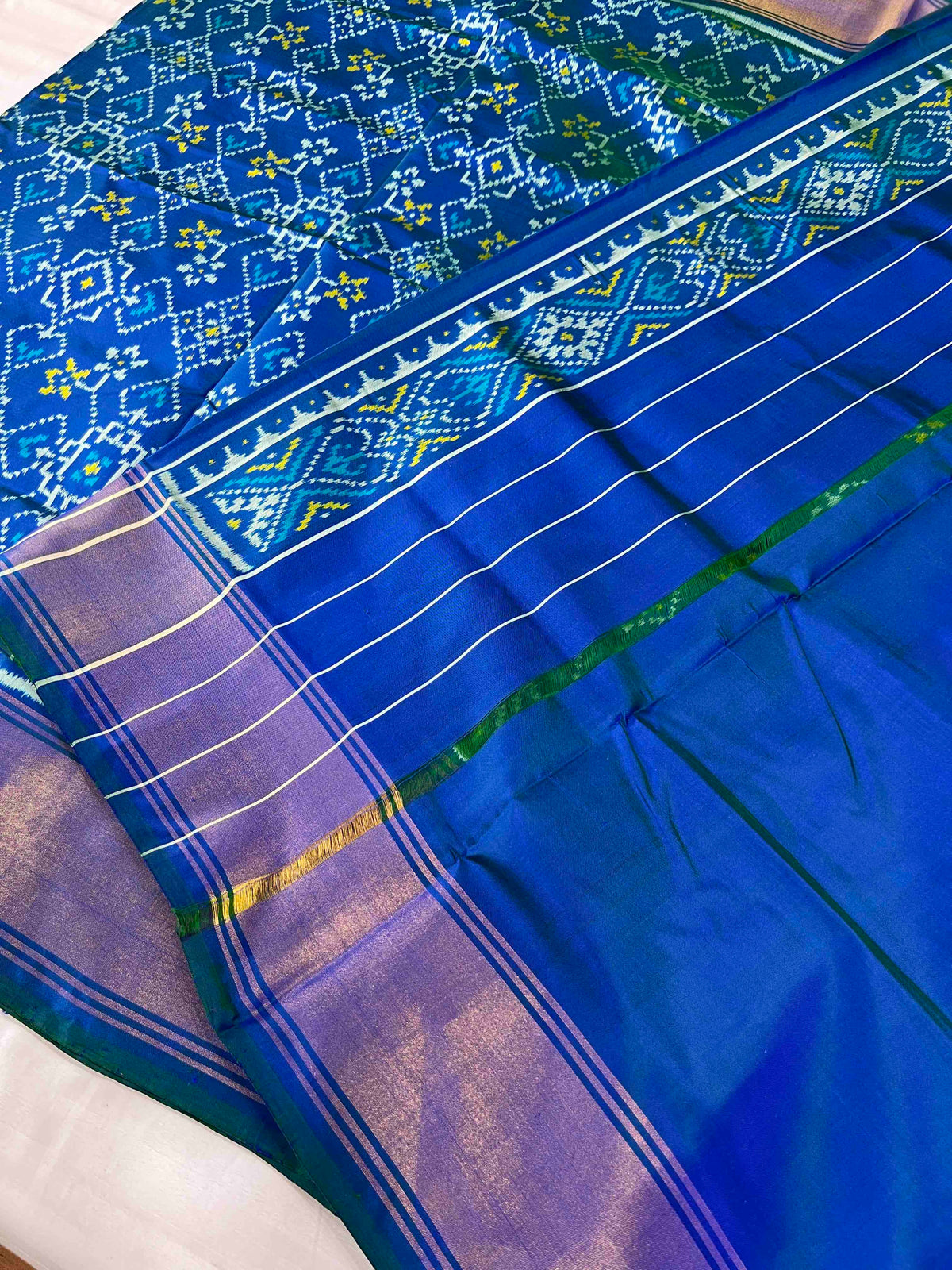 Beautiful Navratan with manekchok design Single ikkat patola silk saree