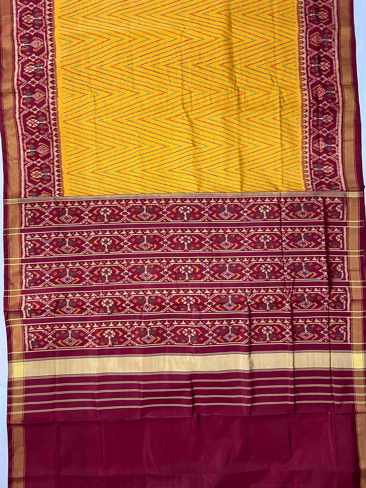 Beautiful yellow laheriya design with red single ikkat Patola silk Saree