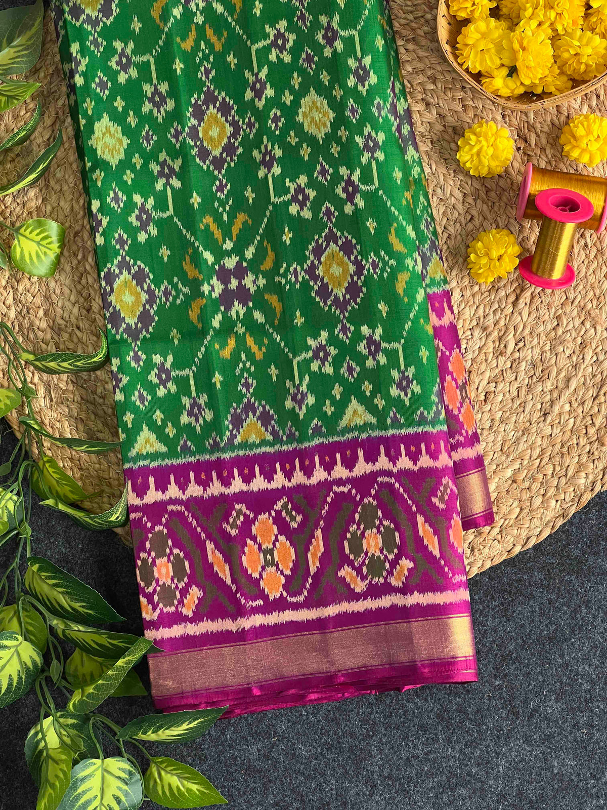 Green Navaratan design single ikkat Patola silk Saree