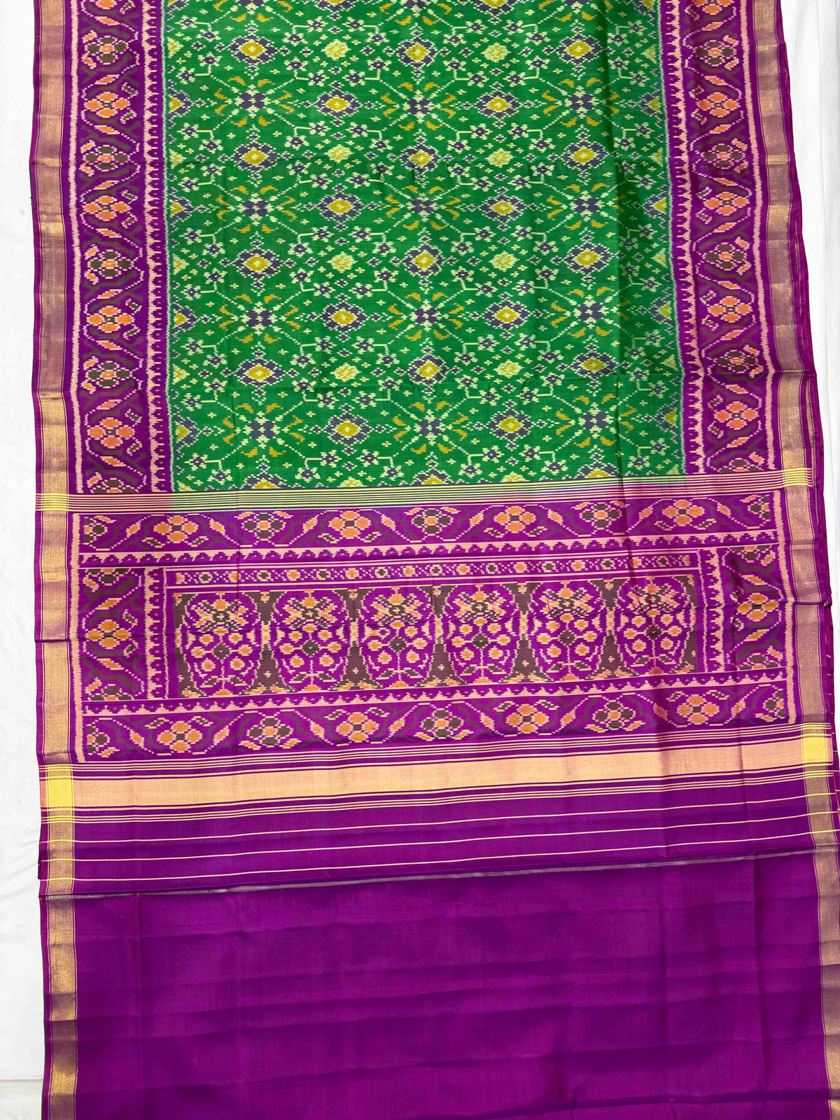 Green Navaratan design single ikkat Patola silk Saree