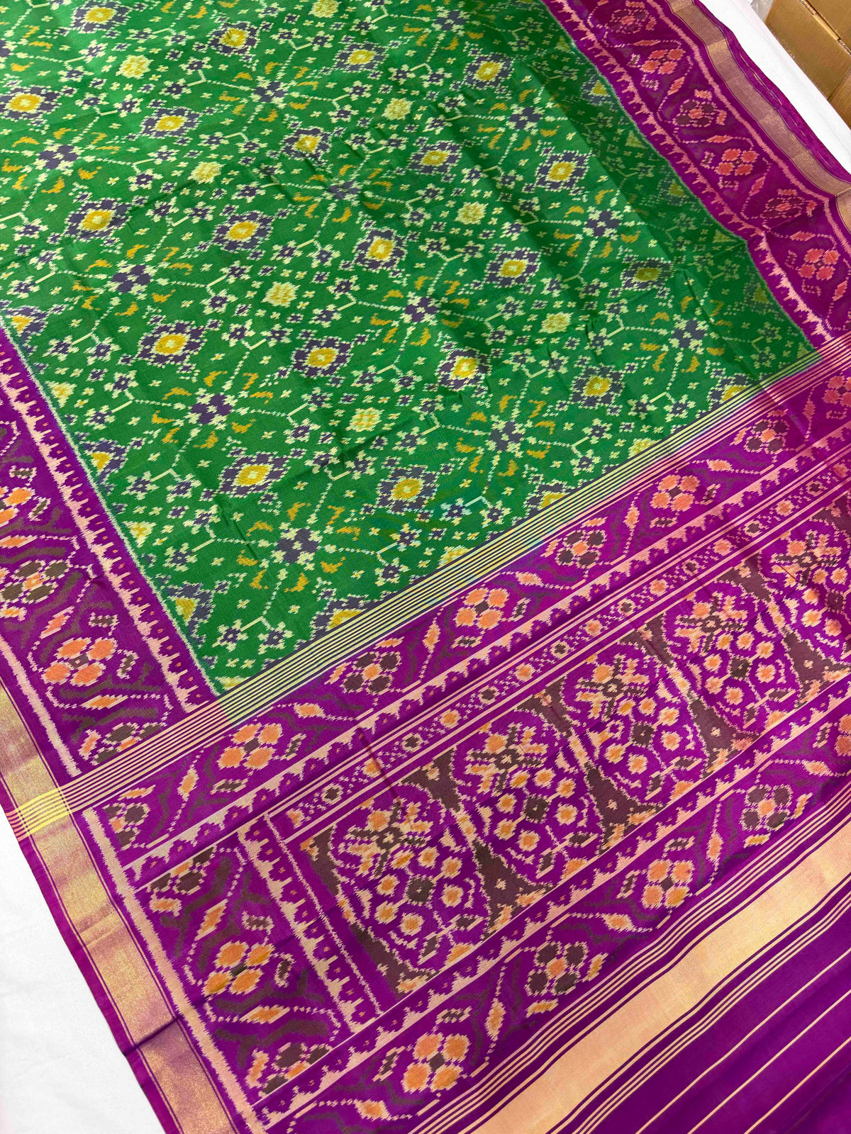 Green Navaratan design single ikkat Patola silk Saree