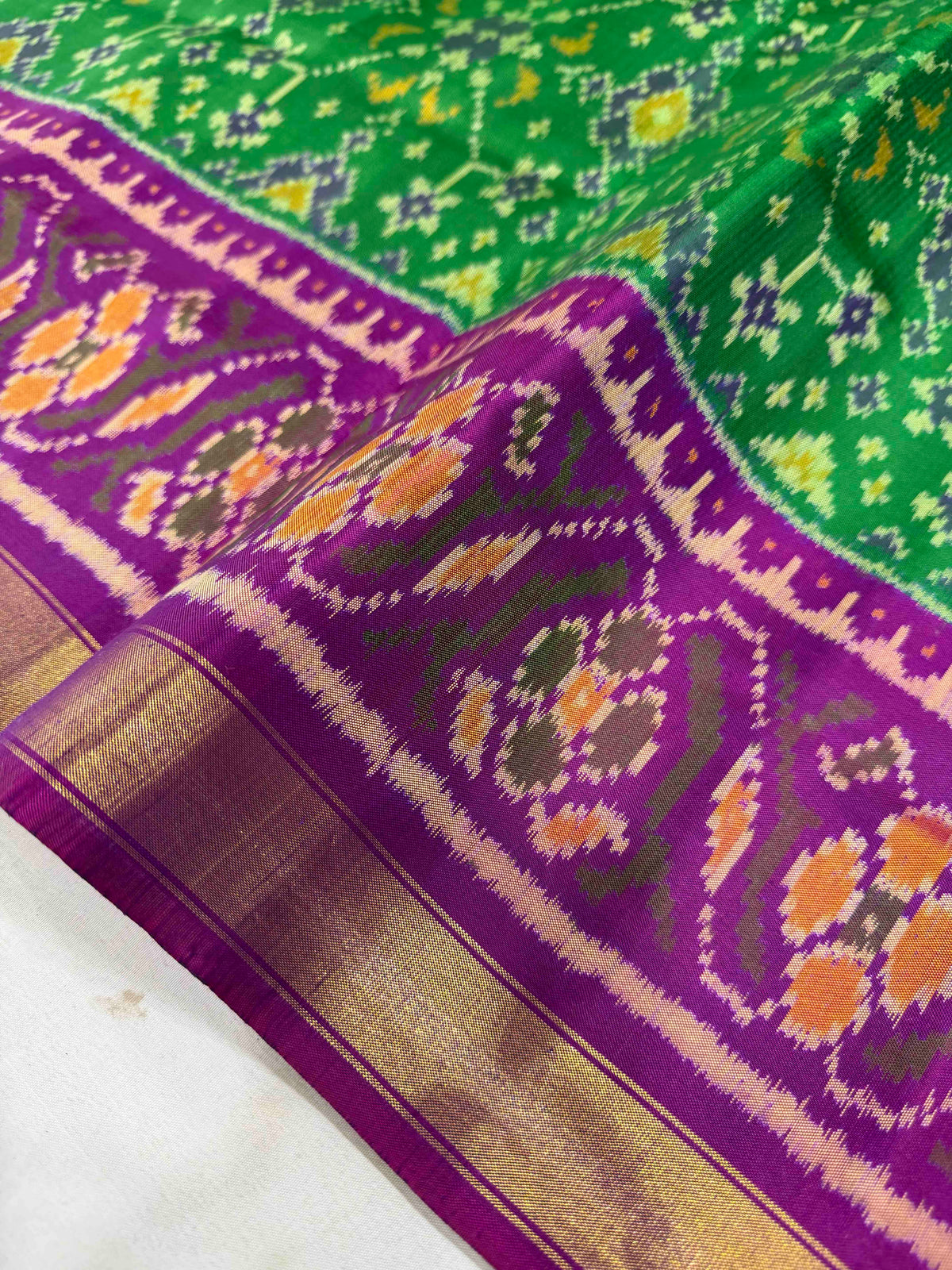Green Navaratan design single ikkat Patola silk Saree