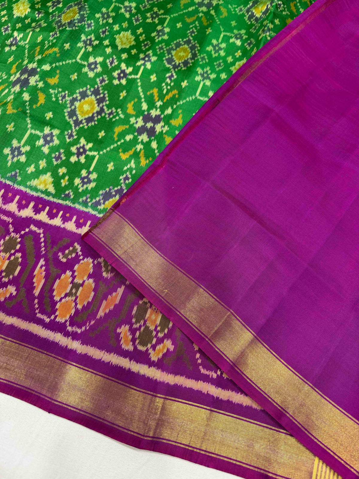 Green Navaratan design single ikkat Patola silk Saree