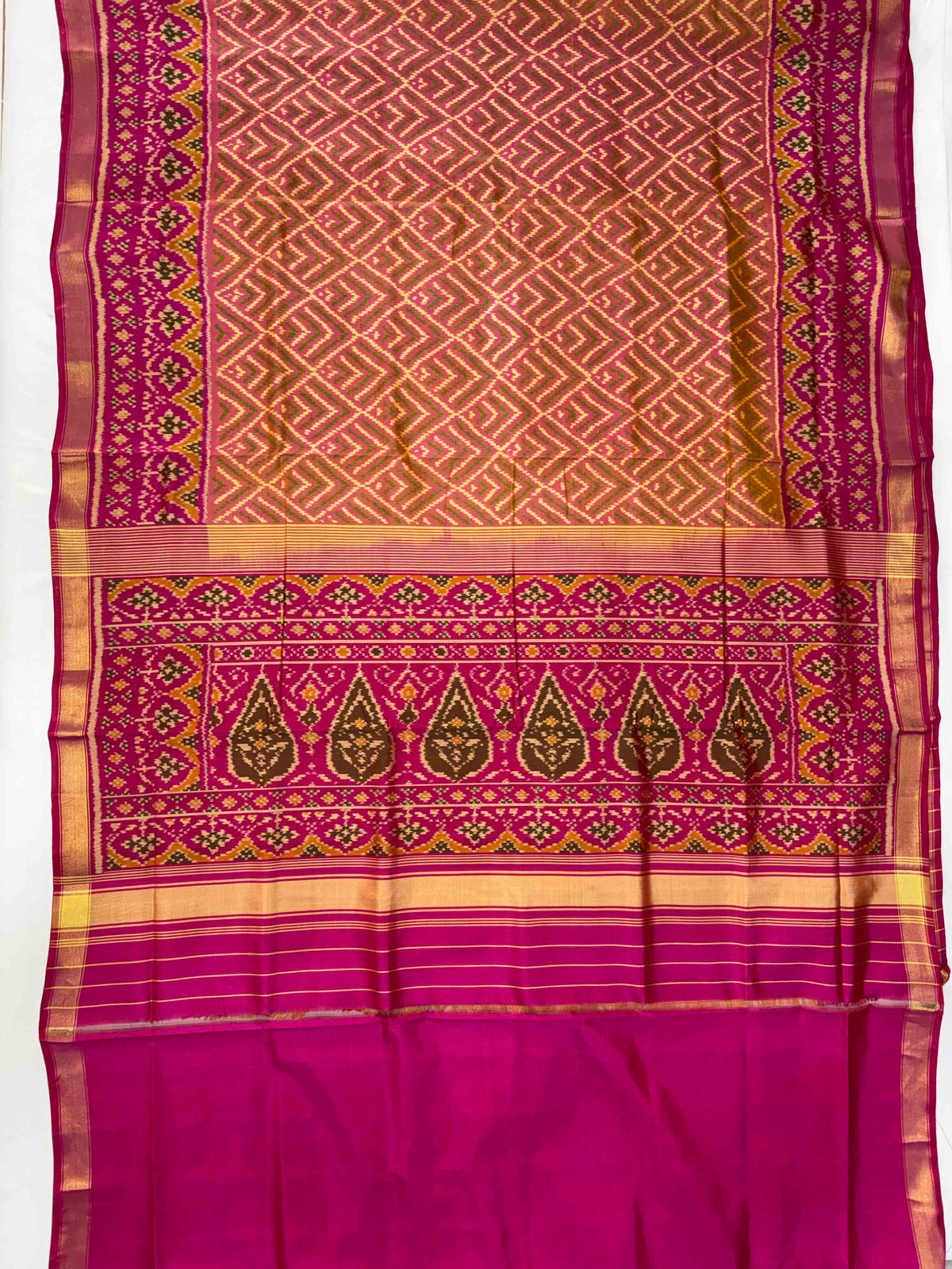 Piach with pink combination single ikkat Patola silk Saree