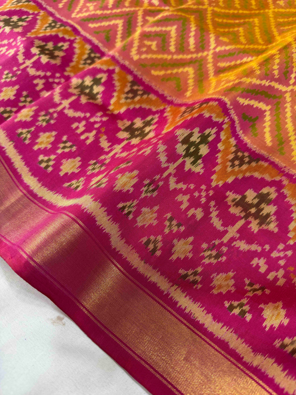 Piach with pink combination single ikkat Patola silk Saree