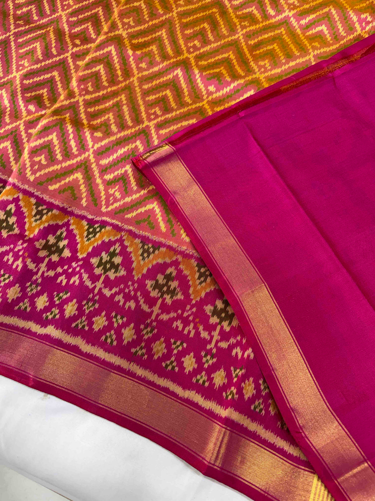 Piach with pink combination single ikkat Patola silk Saree
